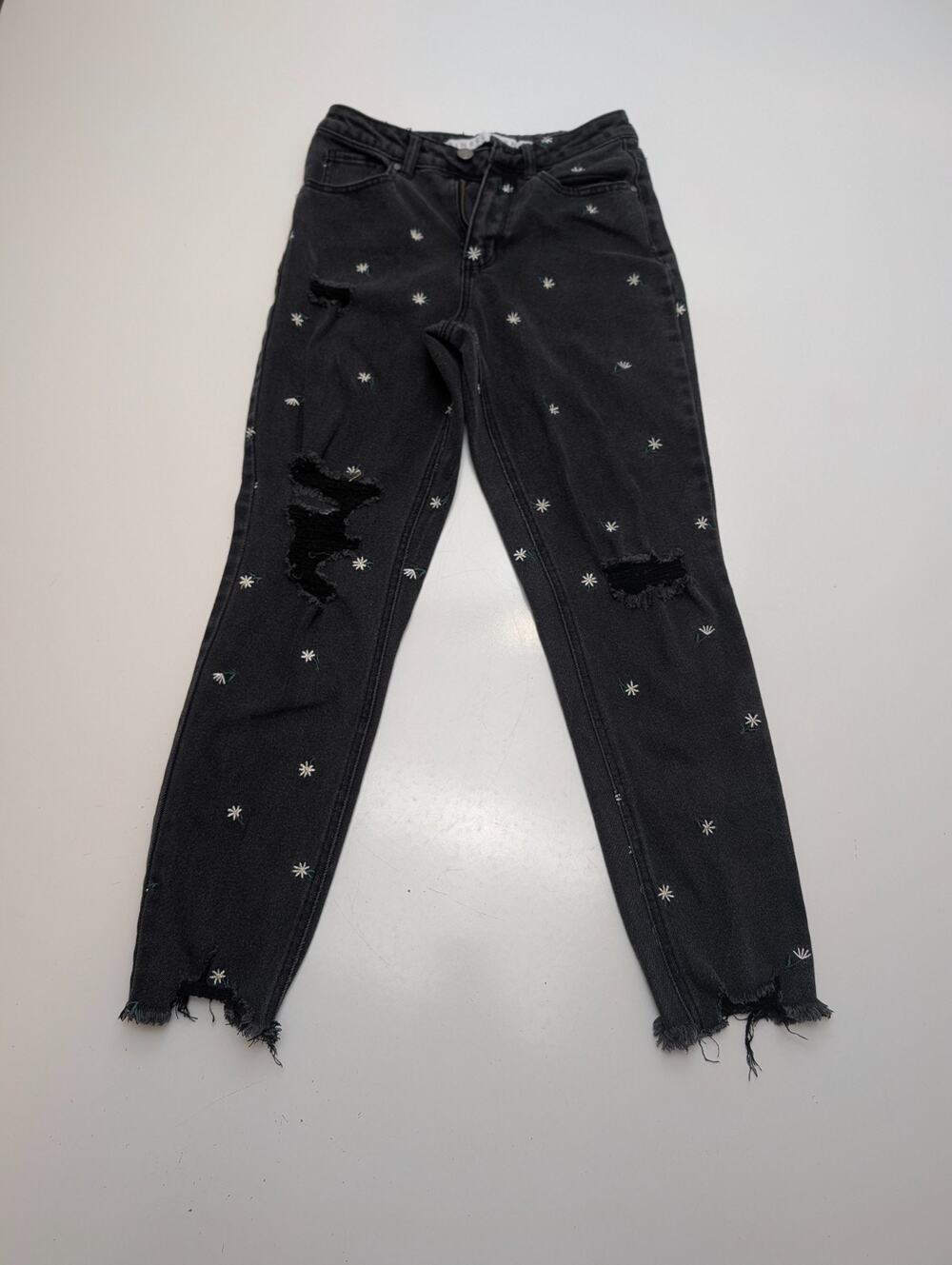 Tinseltown mid-rise straight distressed size 3 jeans light black daisy floral